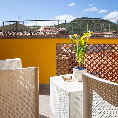 La Torre Del Pozzo Guest House Боса Экстерьер фото