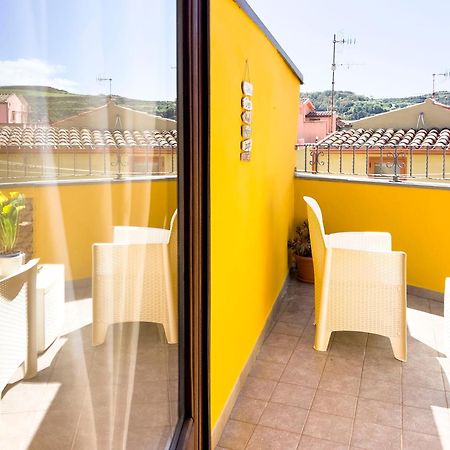La Torre Del Pozzo Guest House Боса Экстерьер фото