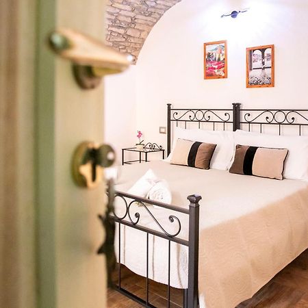 La Torre Del Pozzo Guest House Боса Экстерьер фото