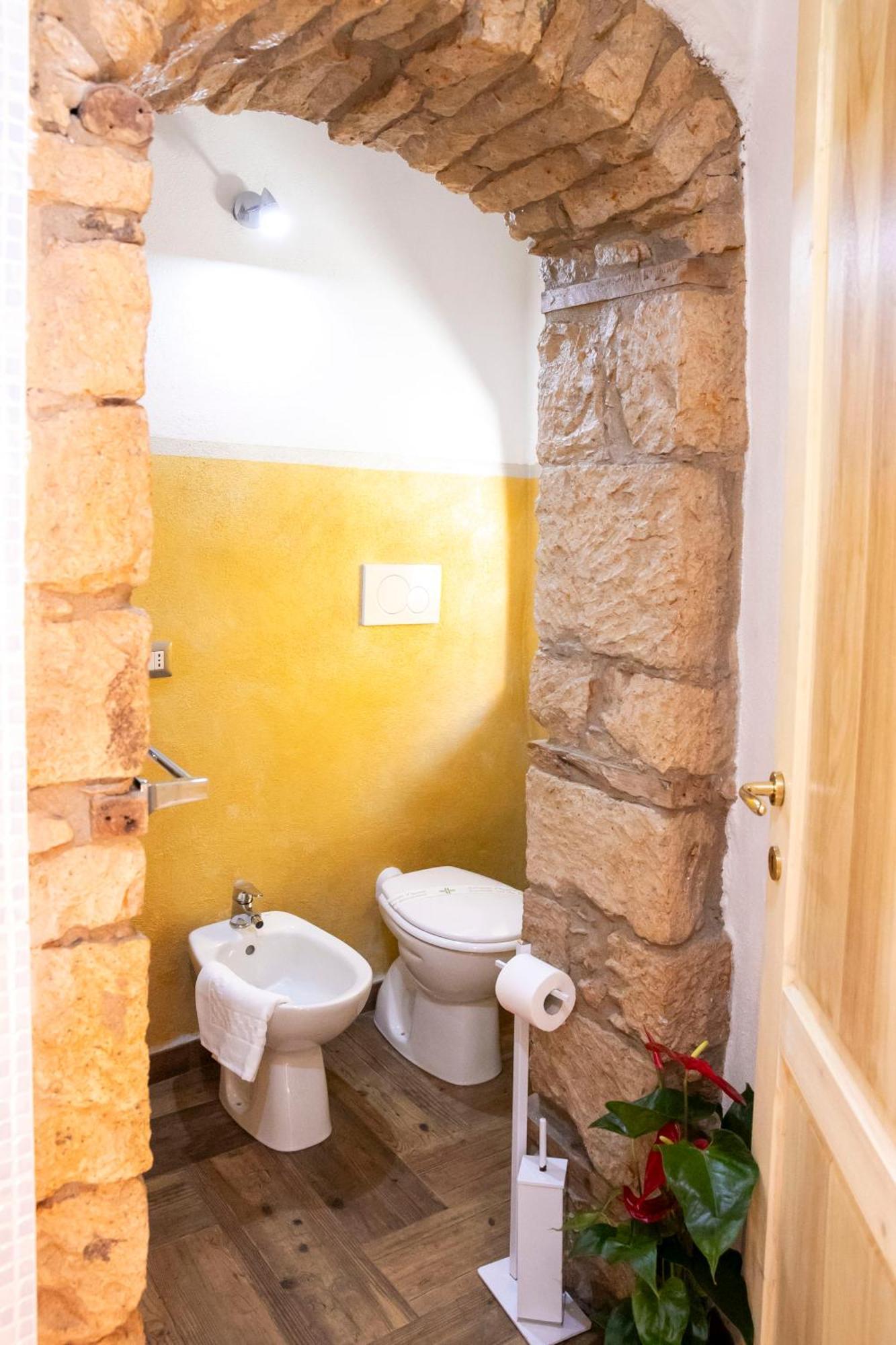 La Torre Del Pozzo Guest House Боса Экстерьер фото