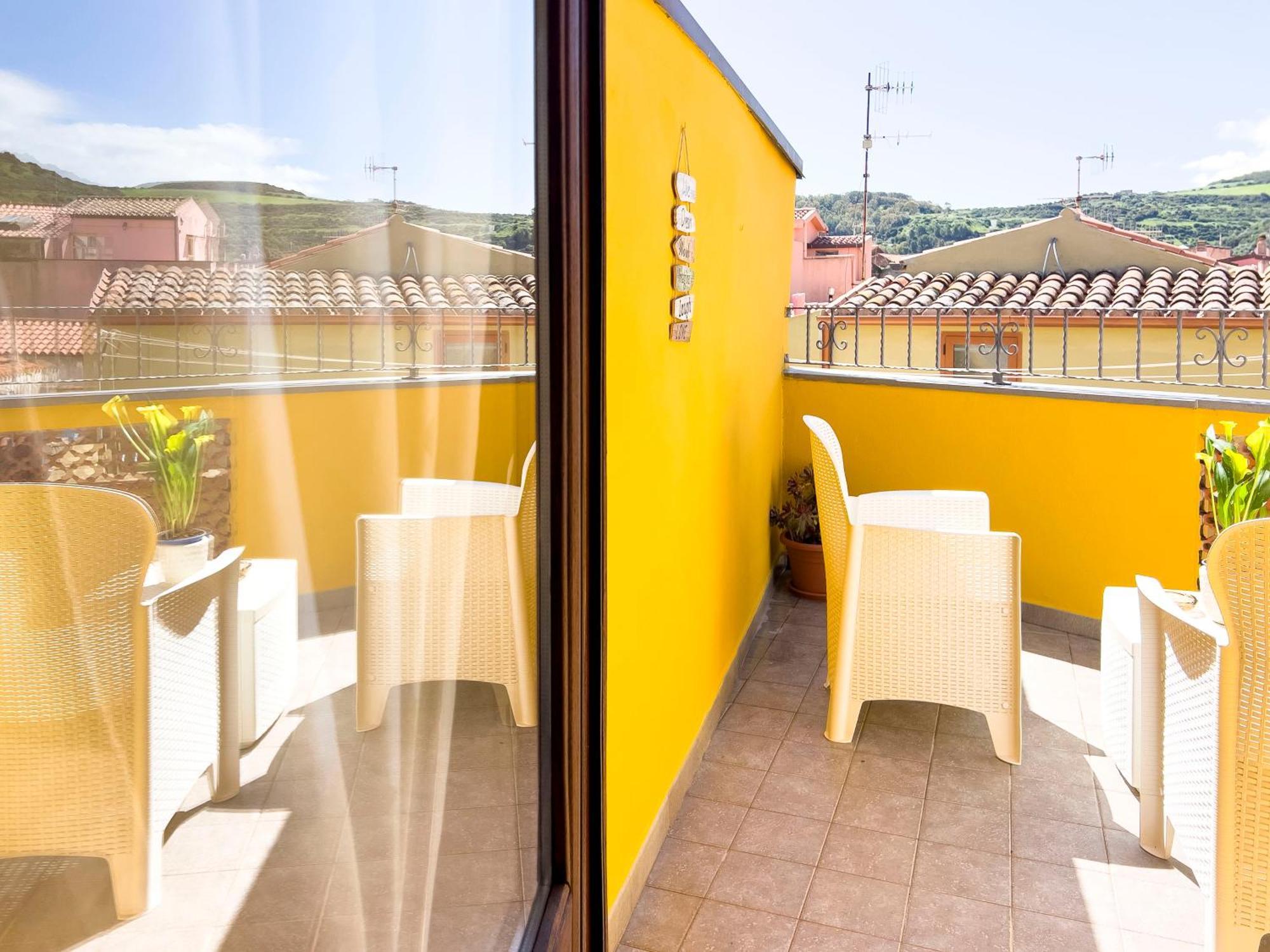 La Torre Del Pozzo Guest House Боса Экстерьер фото